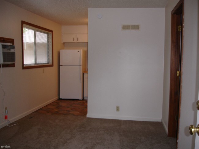 Building Photo - 4100 NE 42nd Ter