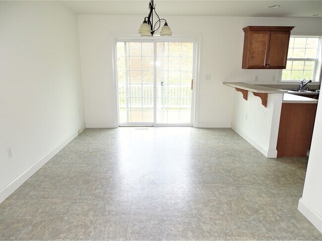 Foto del edificio - 766 Oak Leaf Ln