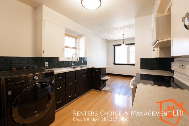 Photo du bâtiment - Main Floor Suite With Single Garage Utilities Included