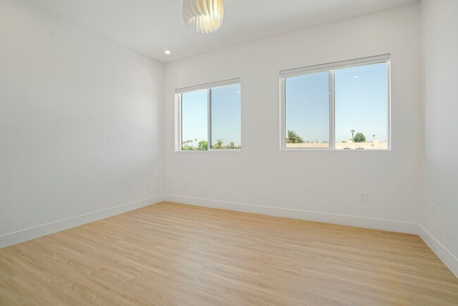 Foto del edificio - 4800-4802 S Slauson Ave