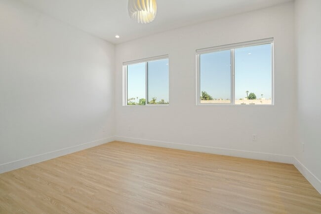 Building Photo - 4800-4802 S Slauson Ave