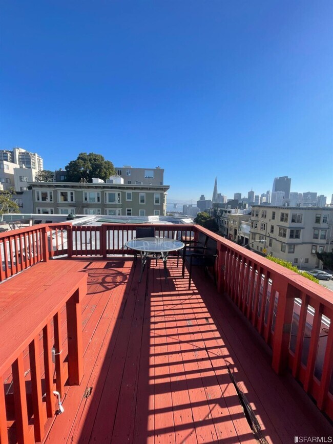Foto del edificio - 1705 Jones St