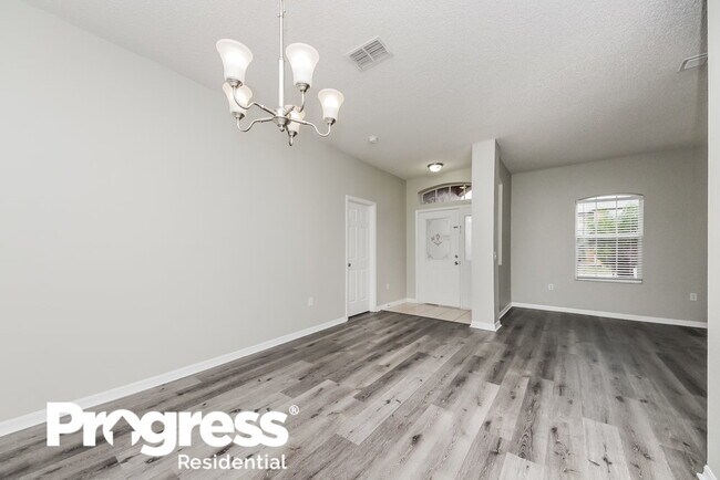 Building Photo - 204 Abbotsbury Dr