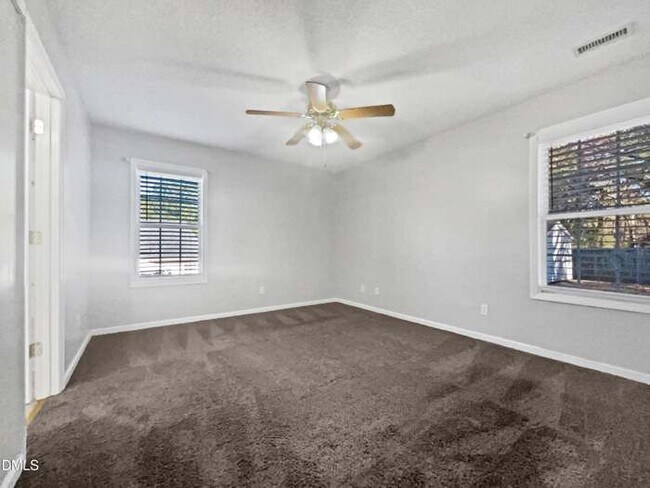 Foto del edificio - 2734 Sunnybrook Dr