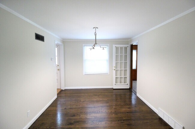 Building Photo - 3 Bedroom 1 Bath Home In Prairie Village