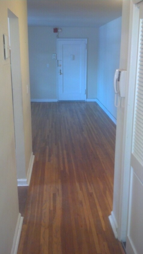 Primary Photo - 2350 Linwood Ave