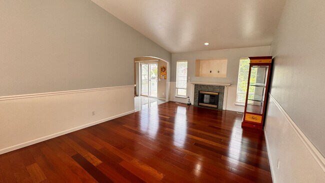 Foto del edificio - Spacious & Modern 4-Bedroom Home in Kent