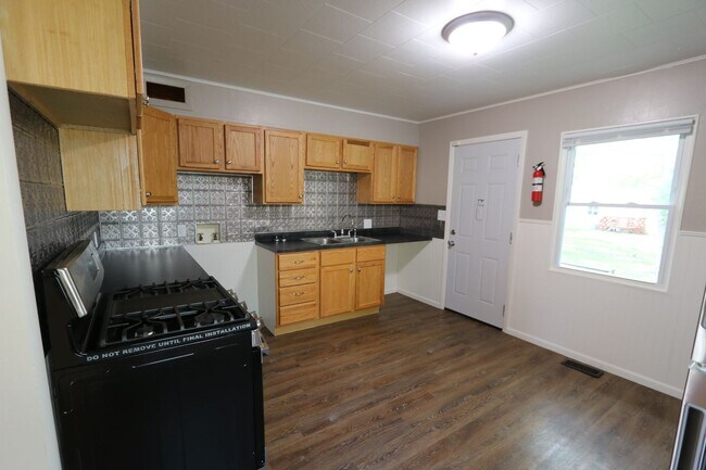 Building Photo - 2405 - 2407 Flint Hills Dr