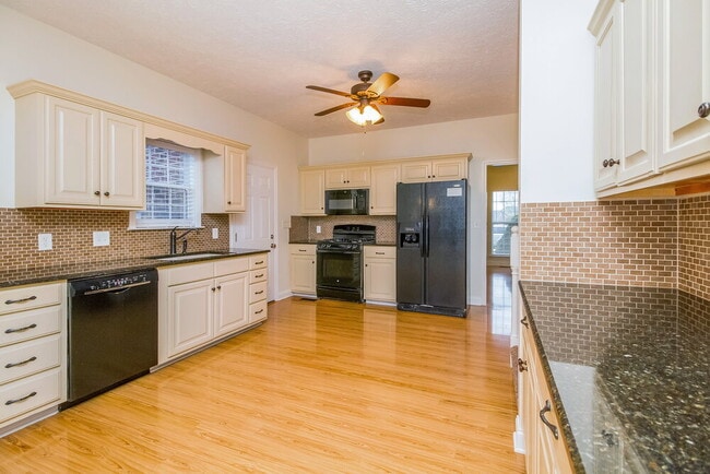 Building Photo - 3011 Overhill Ct