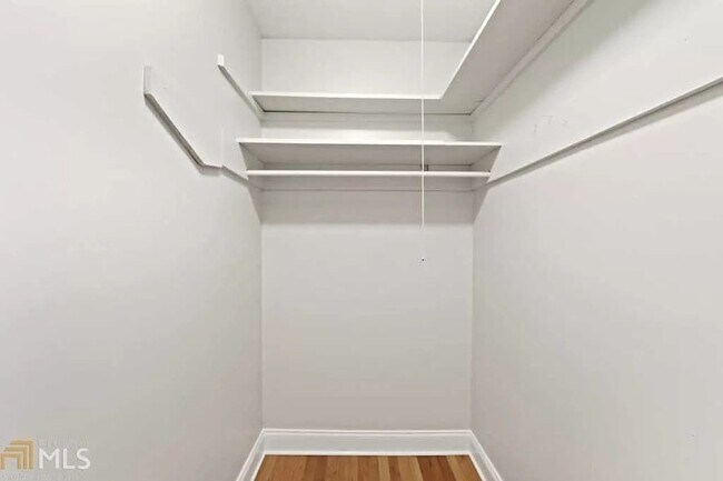 Foto del edificio - 1795 Queens Way