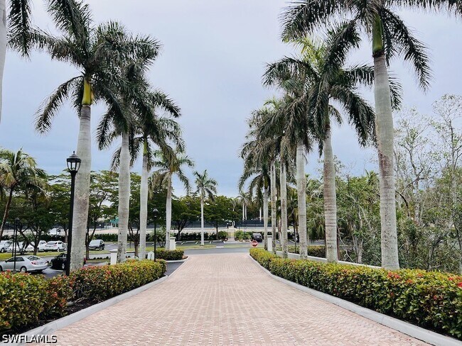 Foto del edificio - 425 Cove Tower Dr