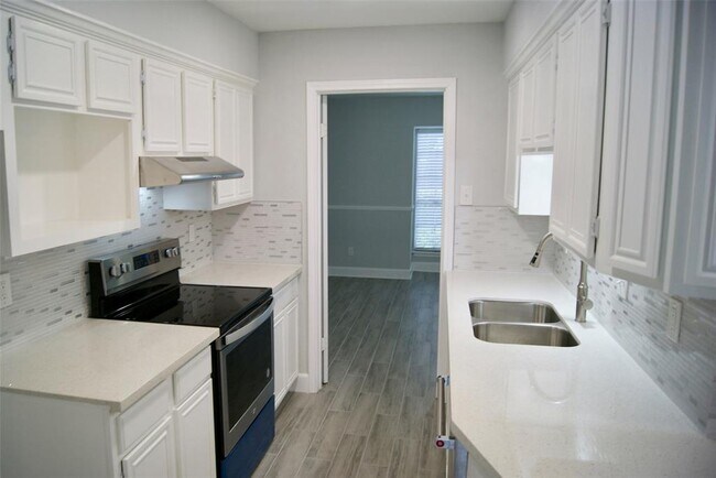Building Photo - 5801 Lumberdale Rd