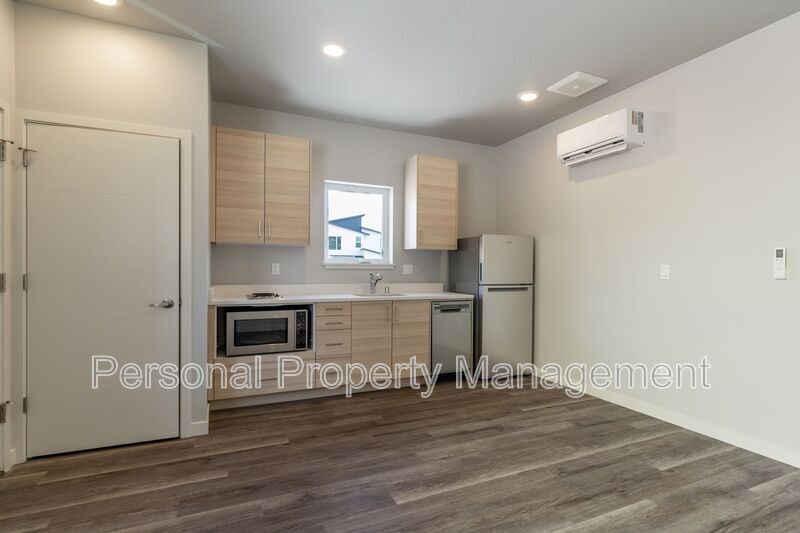 Photo - 1801 N 20th Ct