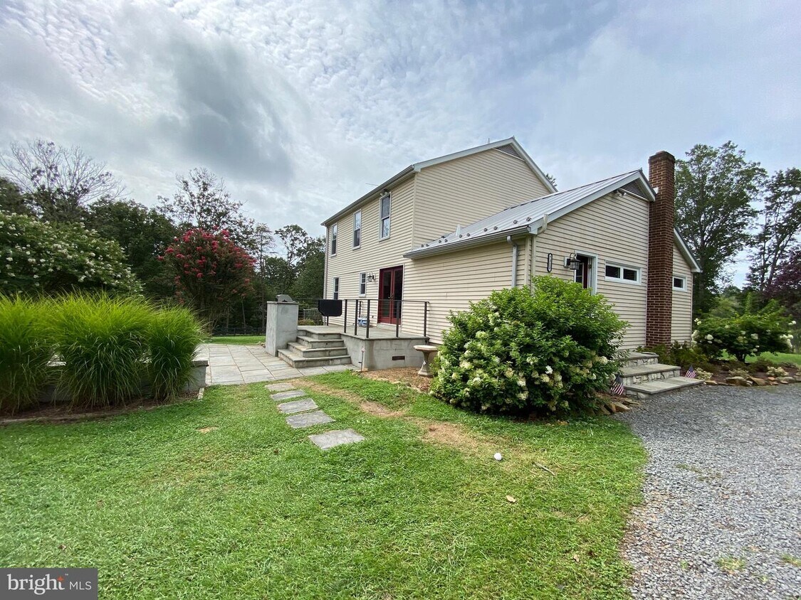 Primary Photo - 7313 Laurel Brook Ln
