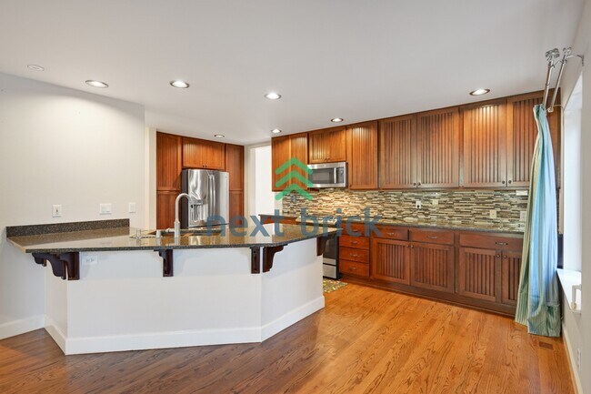 Foto del edificio - Quiet and Spacious 5-Bedroom Haven w/ 2.5 Baths – 2420 Sq Ft of Comfort Awaits!