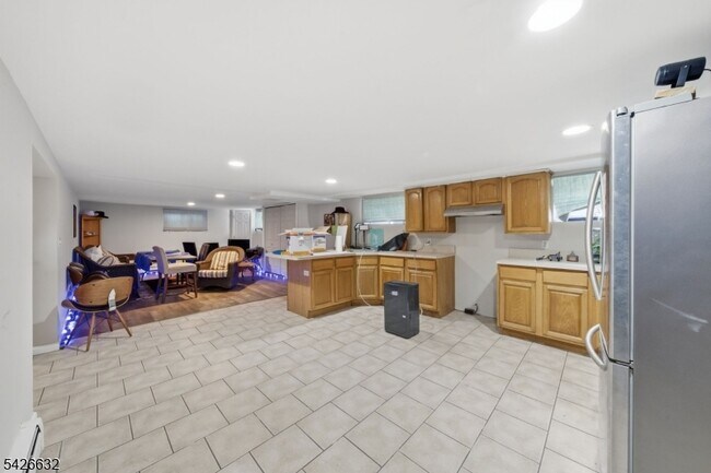 Foto del edificio - 131 Califon Rd