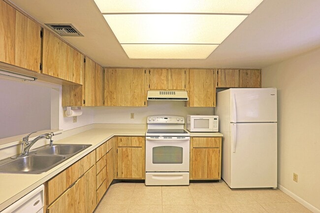 Building Photo - 6120 Whiskey Creek Dr