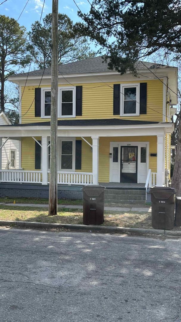 Building Photo - 209 E Capitola Ave