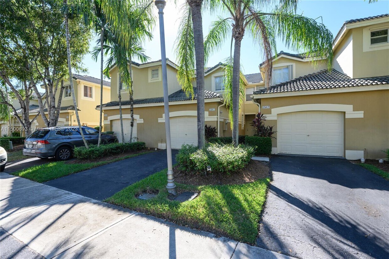 2561 Cordoba Bend, Weston, FL 33327 Townhome Rentals in Weston FL
