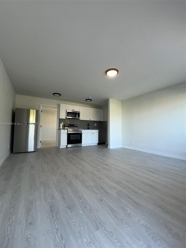 Foto del edificio - 1831 NE 56th St