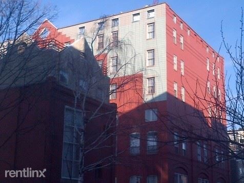 Building Photo - 1024 Clinton St