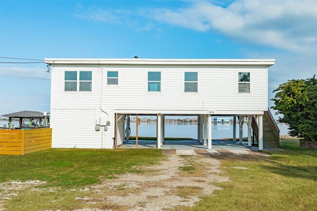 Foto del edificio - 7204 Avenue N 1/2 Rear