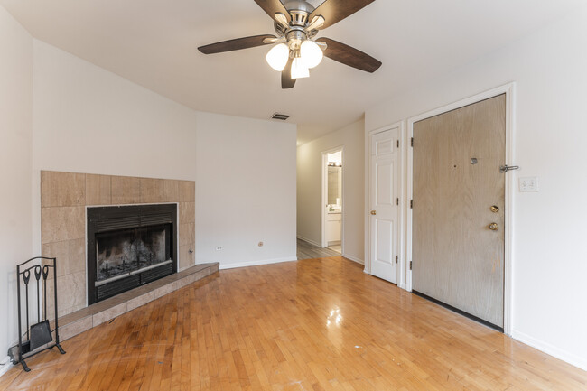 Foto del edificio - 845 N Hoyne Ave