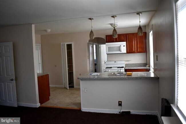 Building Photo - 1025 N 68th St