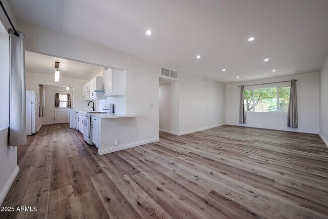 Foto del edificio - 4635 N 11th Pl