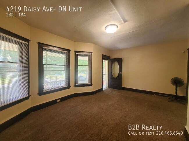 Foto del edificio - 4219 Daisy Ave