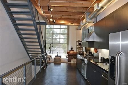 Building Photo - 1 br, 3 bath House - 113 E City Place Dr