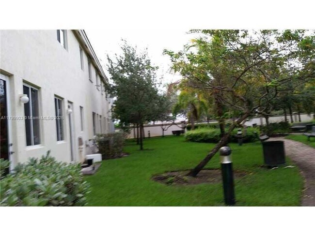 Foto del edificio - 21417 NW 13th Ct