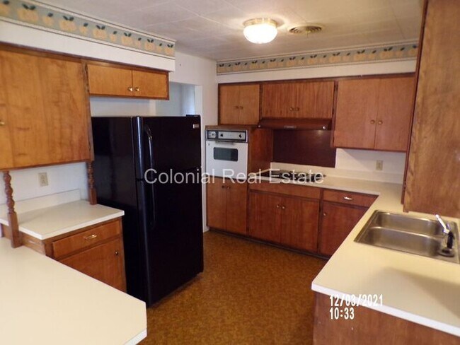 Building Photo - 3 Bedroom Home