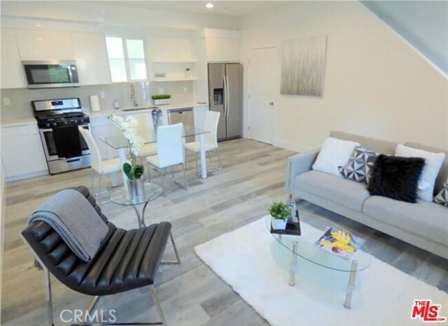 Building Photo - 1113 Carmona Ave