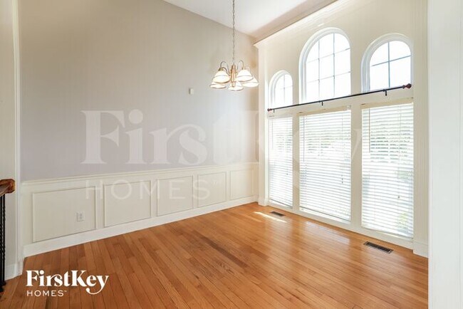 Foto del edificio - 13400 Sycamore Dr