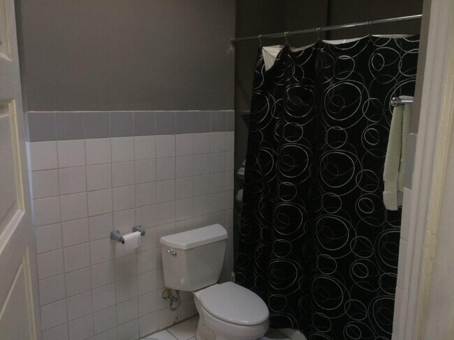 Foto del edificio - 3832 N Lakewood Ave