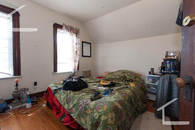 Foto del edificio - Huge 4 bed unit in Oak Square well below m...