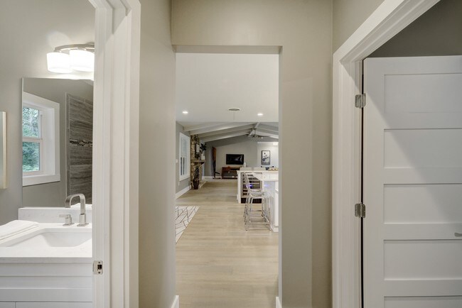 Building Photo - 1414 Redbud Trail