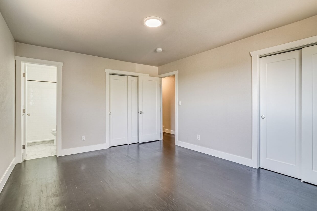 Foto principal - 482 W 80th Ave