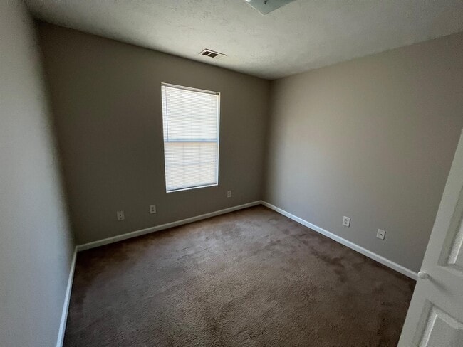 Building Photo - 461 Radnor St