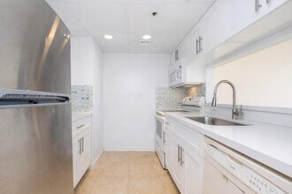 Building Photo - 7601 E Treasure Dr