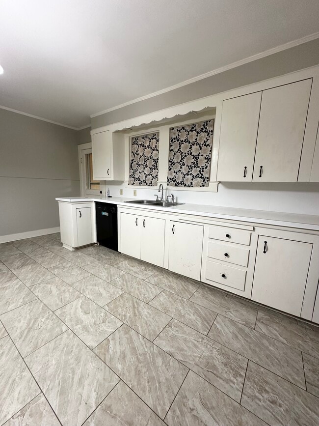 Foto del edificio - 1312 W University Ave