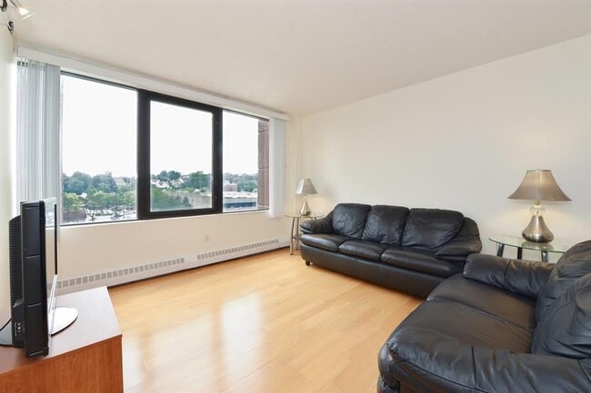 Building Photo - 4 Martine Ave