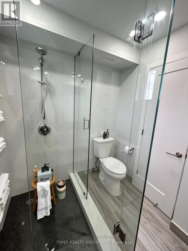 Building Photo - 15 Walmer Rd