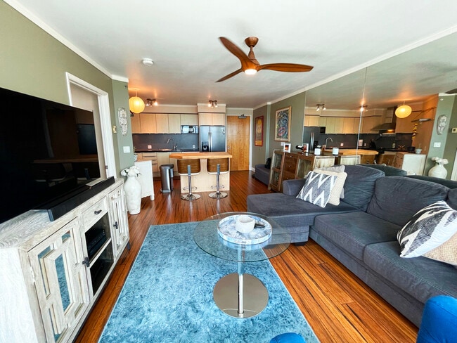 Building Photo - 801 S King St