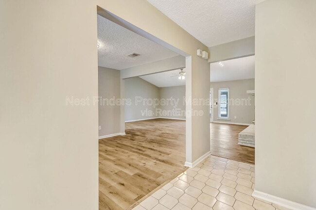 Building Photo - 10855 Mandarin Station Dr W