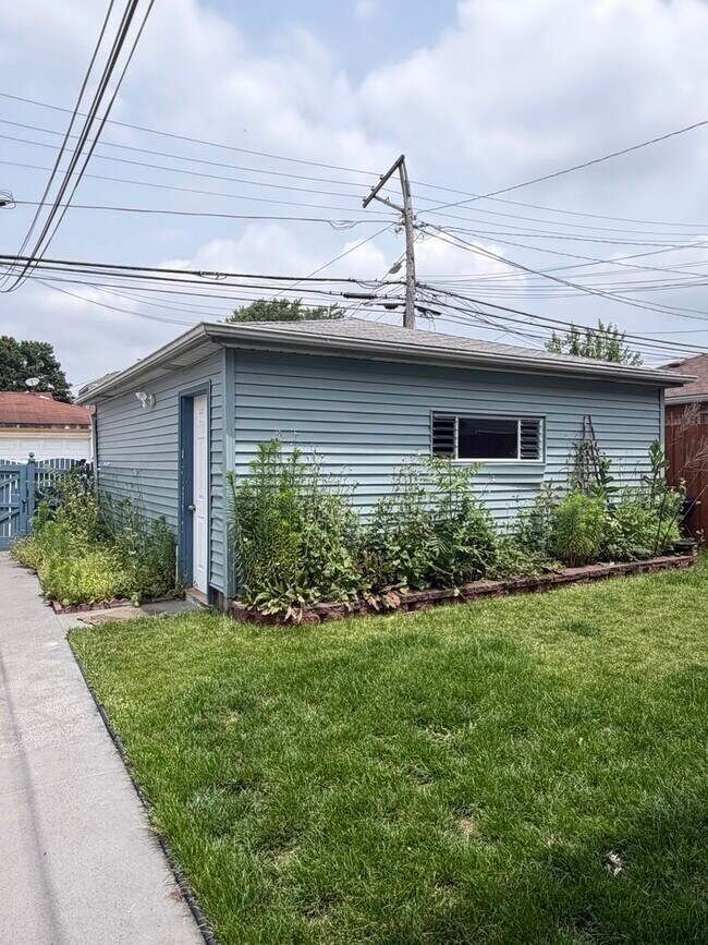 Foto del edificio - 7732 W Addison St
