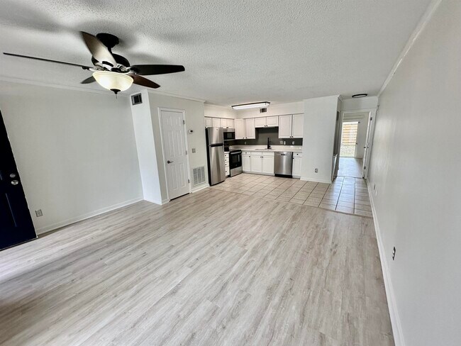 Building Photo - 400 Cambridge Cir