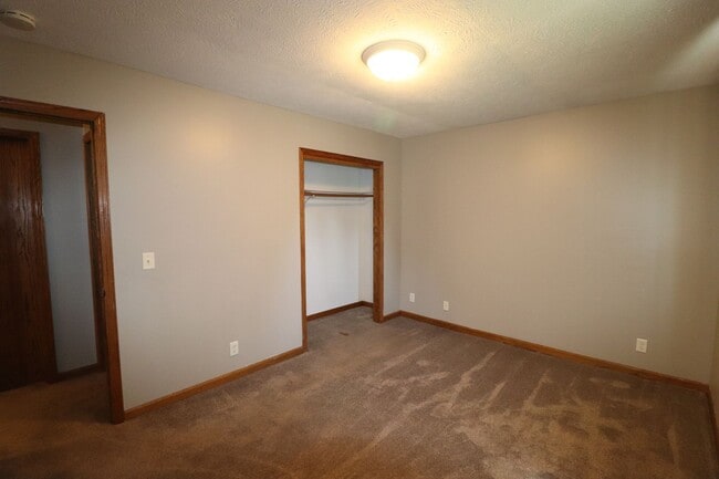 Building Photo - Lovely 3 Bedroom, 1 bath house available now.