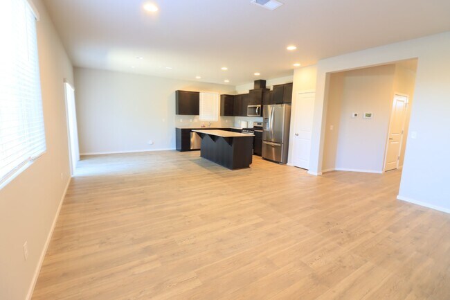 Foto del edificio - 3/2.5 Home in SE Bend with access to commu...